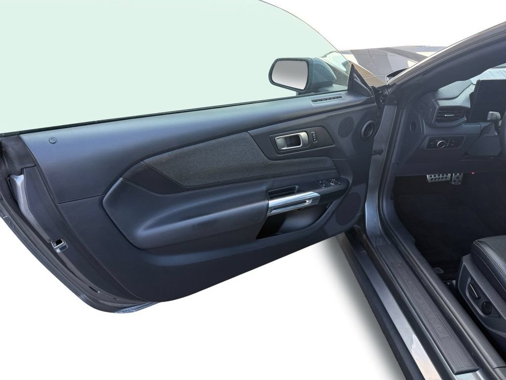 Used 2025 Ford Mustang Coupe RWD image 10