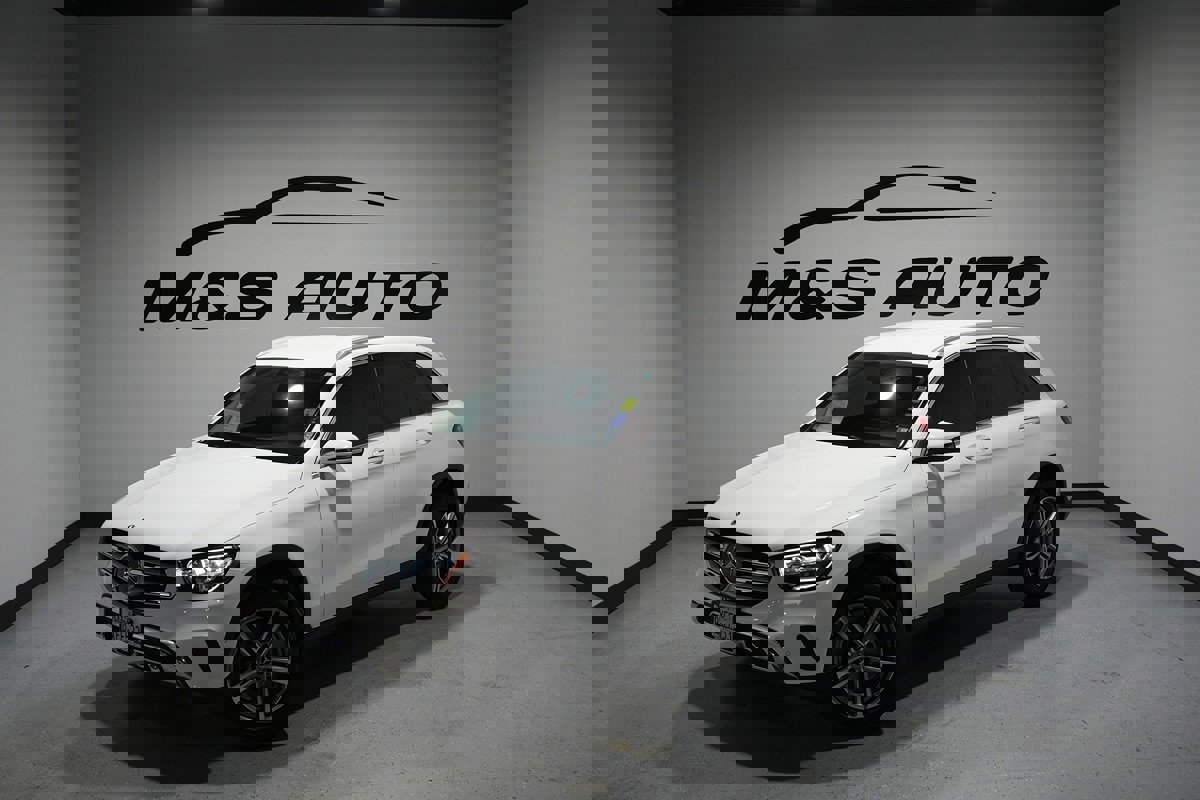 Used 2021 Mercedes-Benz GLC 300 4MATIC image 2