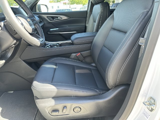 New 2027 Chevrolet Traverse LT FWD image 19