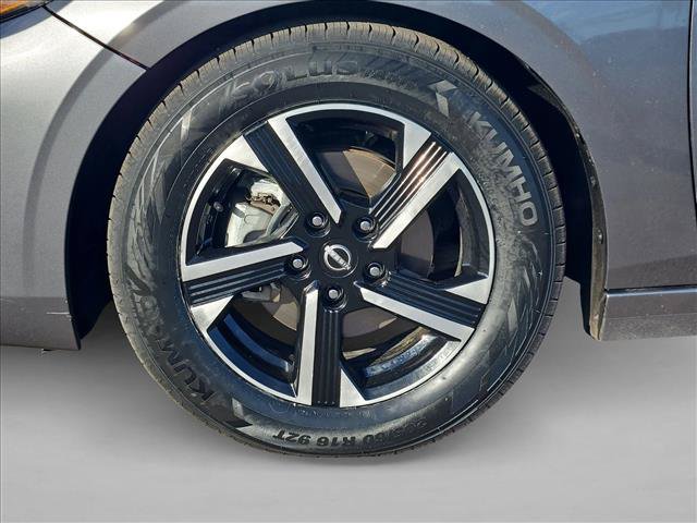 Used 2025 Nissan Sentra SV FWD image 28