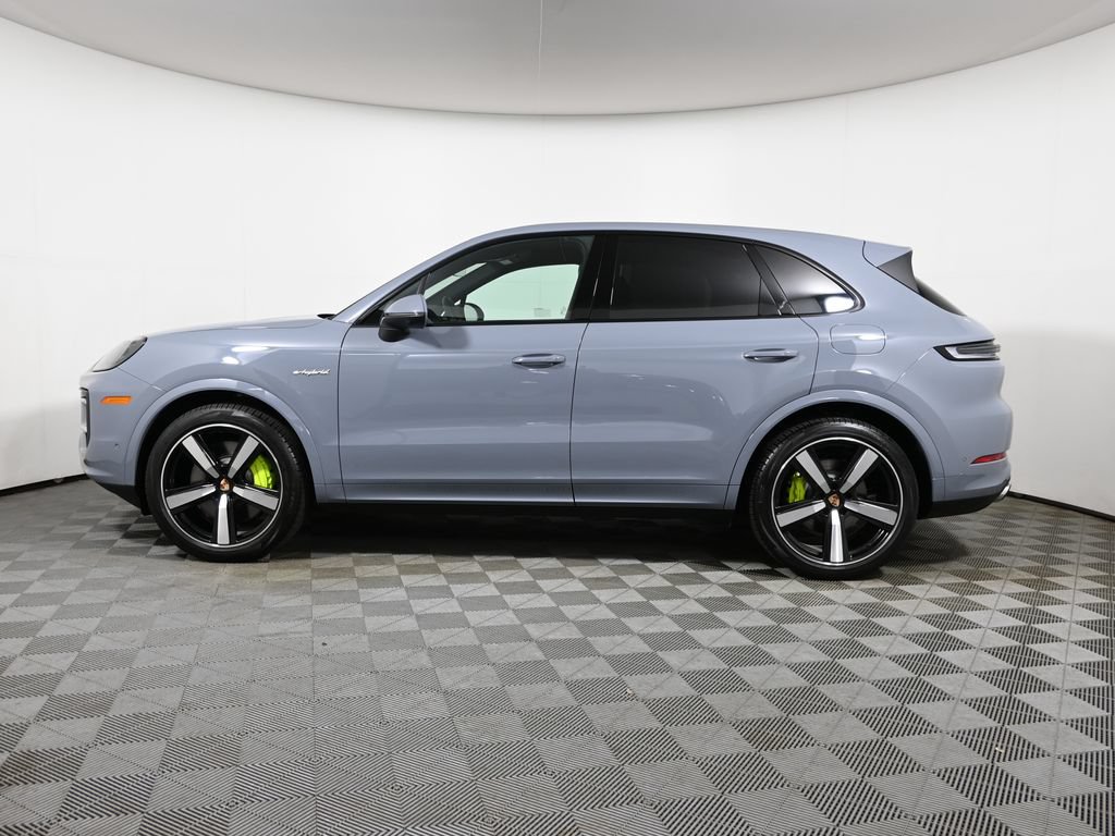 Used 2026 Porsche Cayenne E-Hybrid AWD/4WD image 2