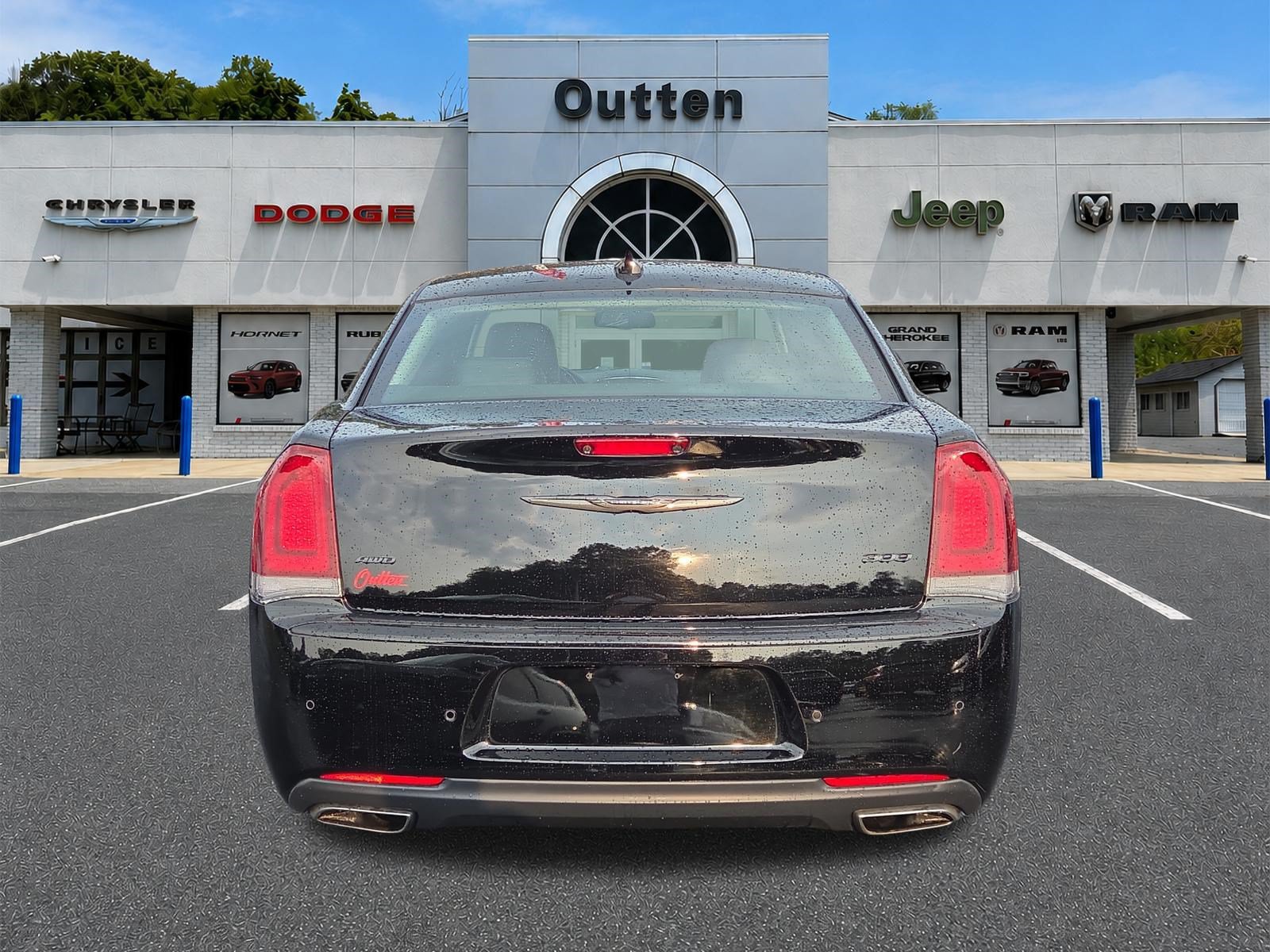 Certified 2022 Chrysler 300 Touring L AWD/4WD image 5