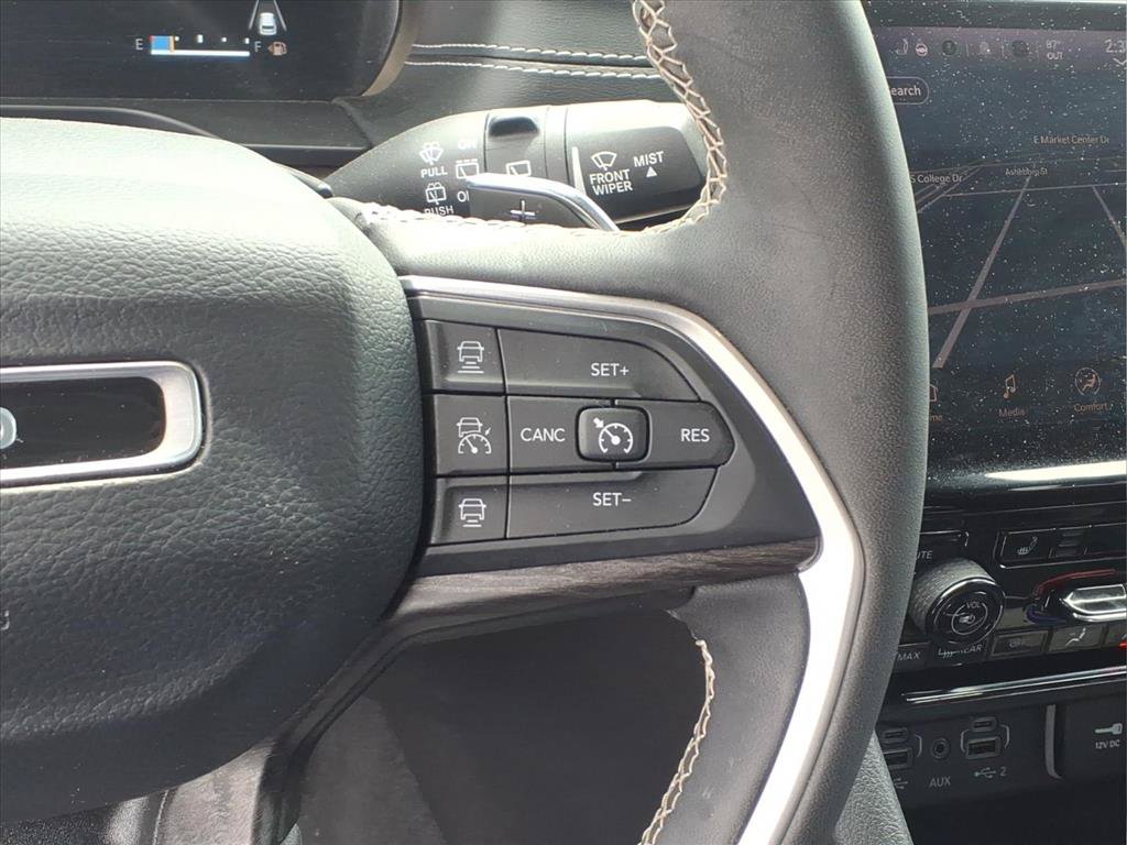Used 2023 Jeep Grand Cherokee Limited w/ Black Appearance Package RWD image 12