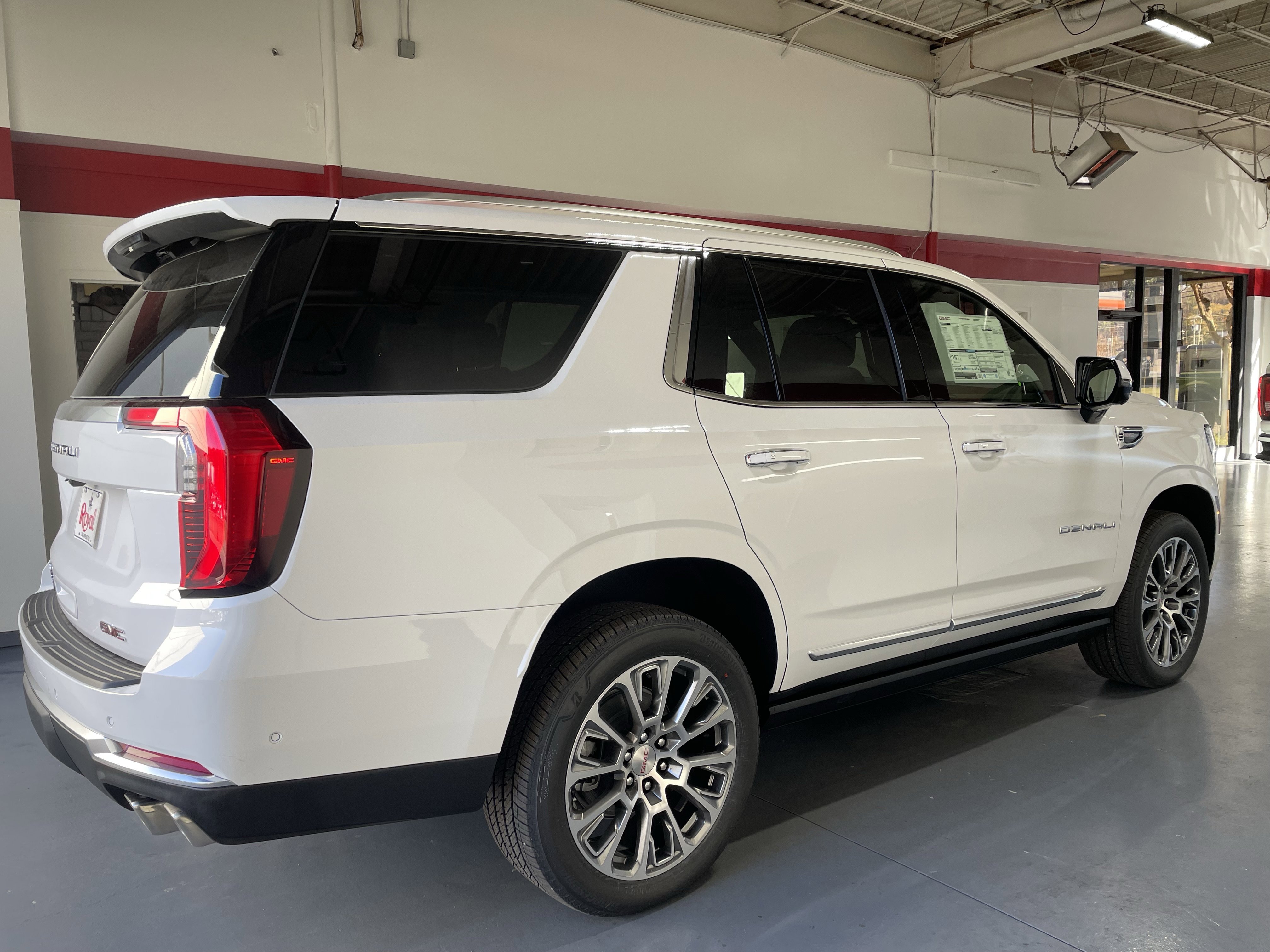 New 2026 GMC Yukon Denali w/ Sun & Power Step Package image 4