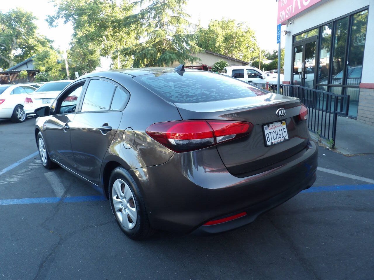 Used 2017 Kia Forte LX FWD image 4