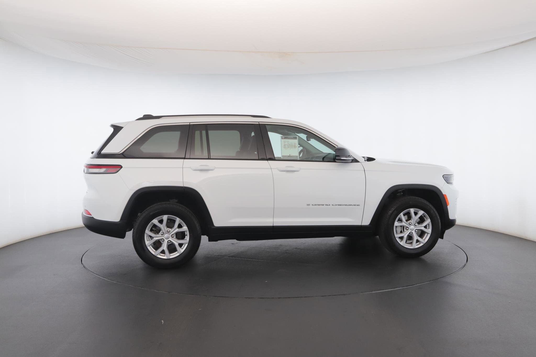 Used 2023 Jeep Grand Cherokee Limited image 28