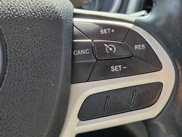 Used 2017 Jeep Cherokee Limited AWD/4WD image 33