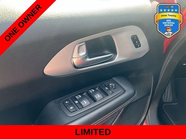 Used 2025 Chrysler Pacifica Limited image 22