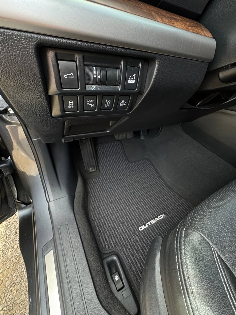 Used 2019 Subaru Outback 3.6R Limited AWD/4WD image 15
