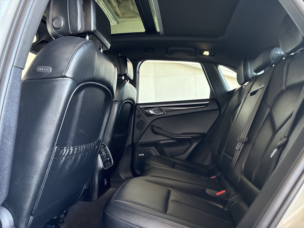 Used 2024 Porsche Macan Turbo AWD/4WD image 18