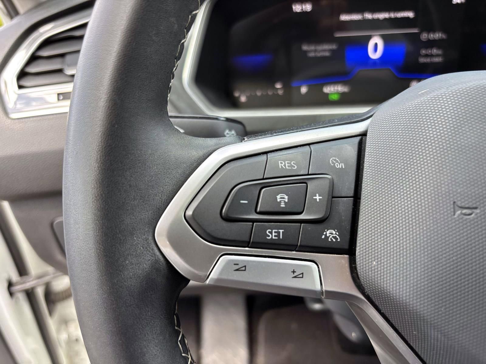 Used 2023 Volkswagen Tiguan SE w/ Panoramic Sunroof Package FWD image 17