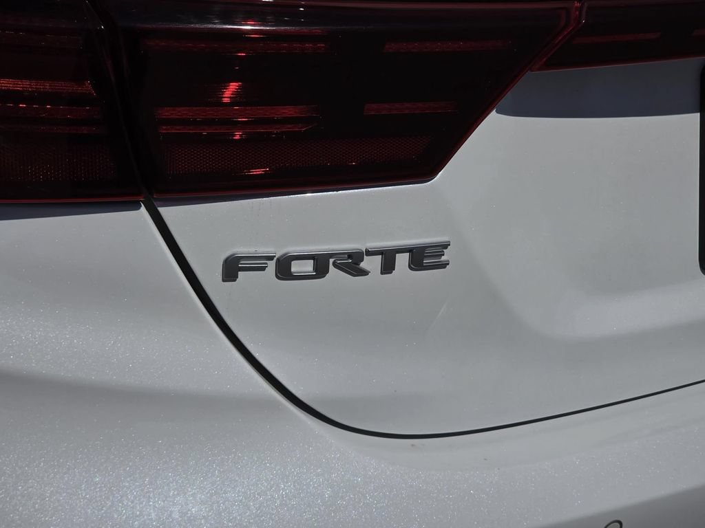 Used 2022 Kia Forte GT FWD image 8