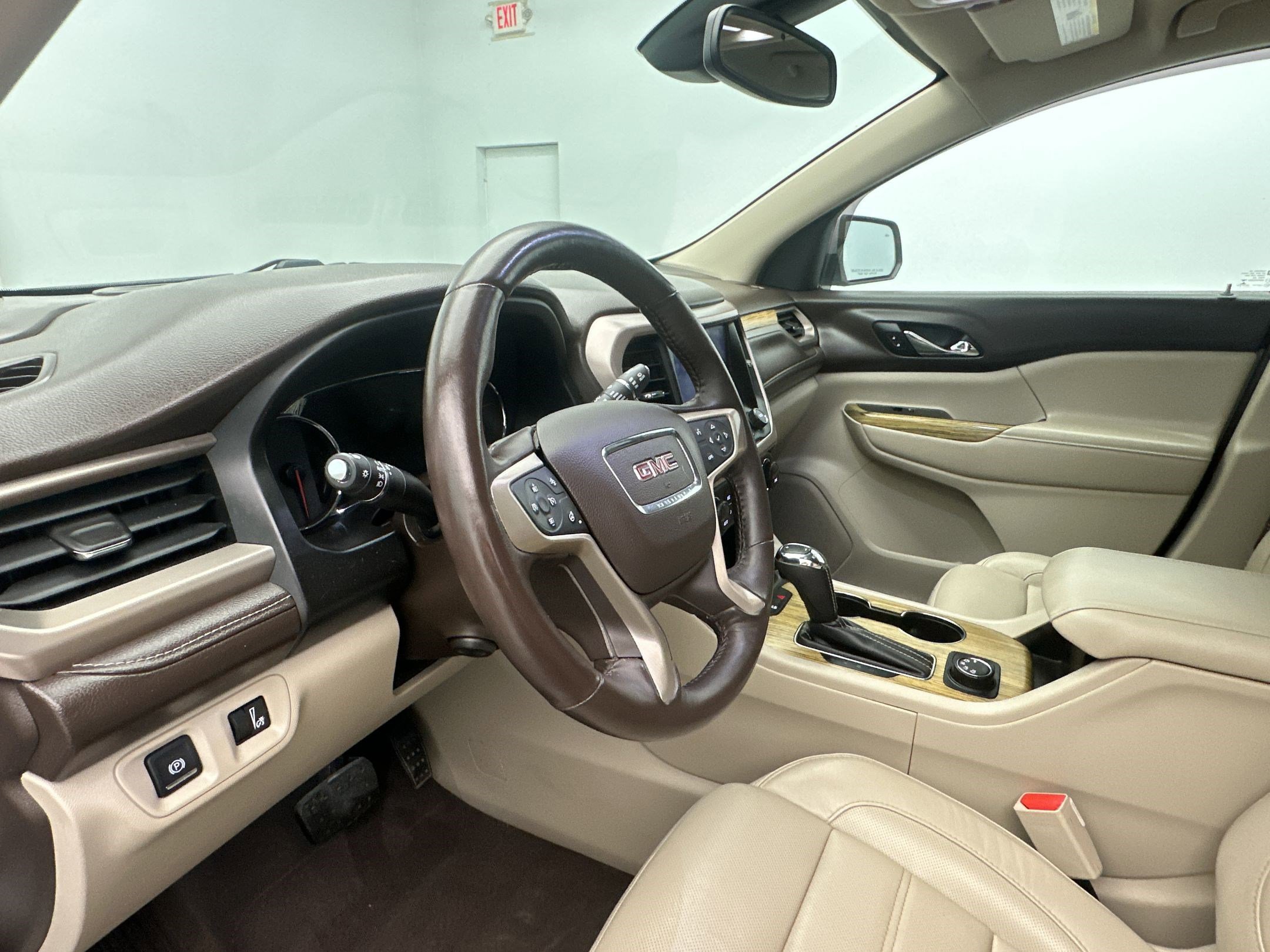 Used 2017 GMC Acadia Denali w/ Technology Package image 4