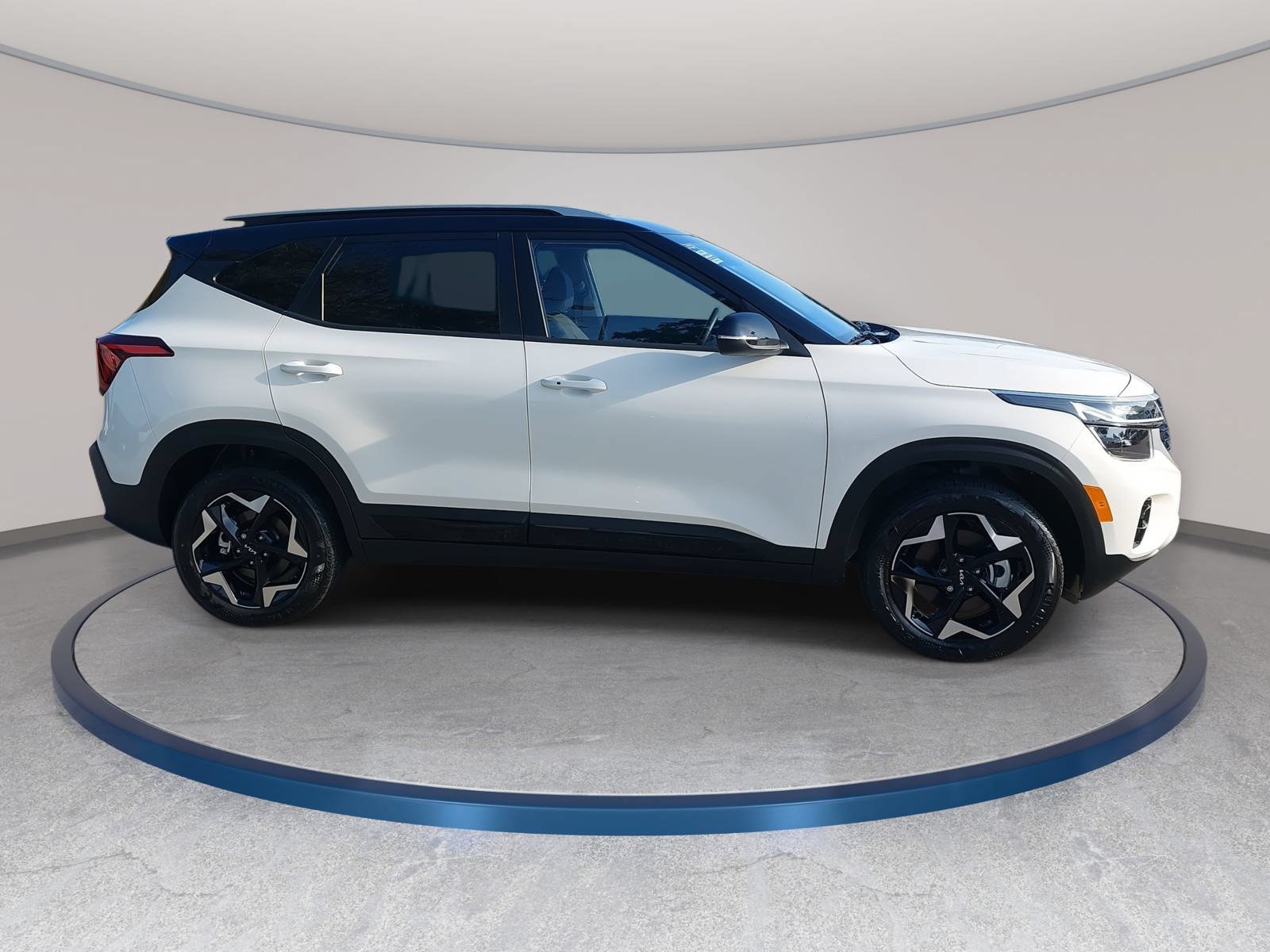 Used 2025 Kia Seltos S AWD/4WD image 4