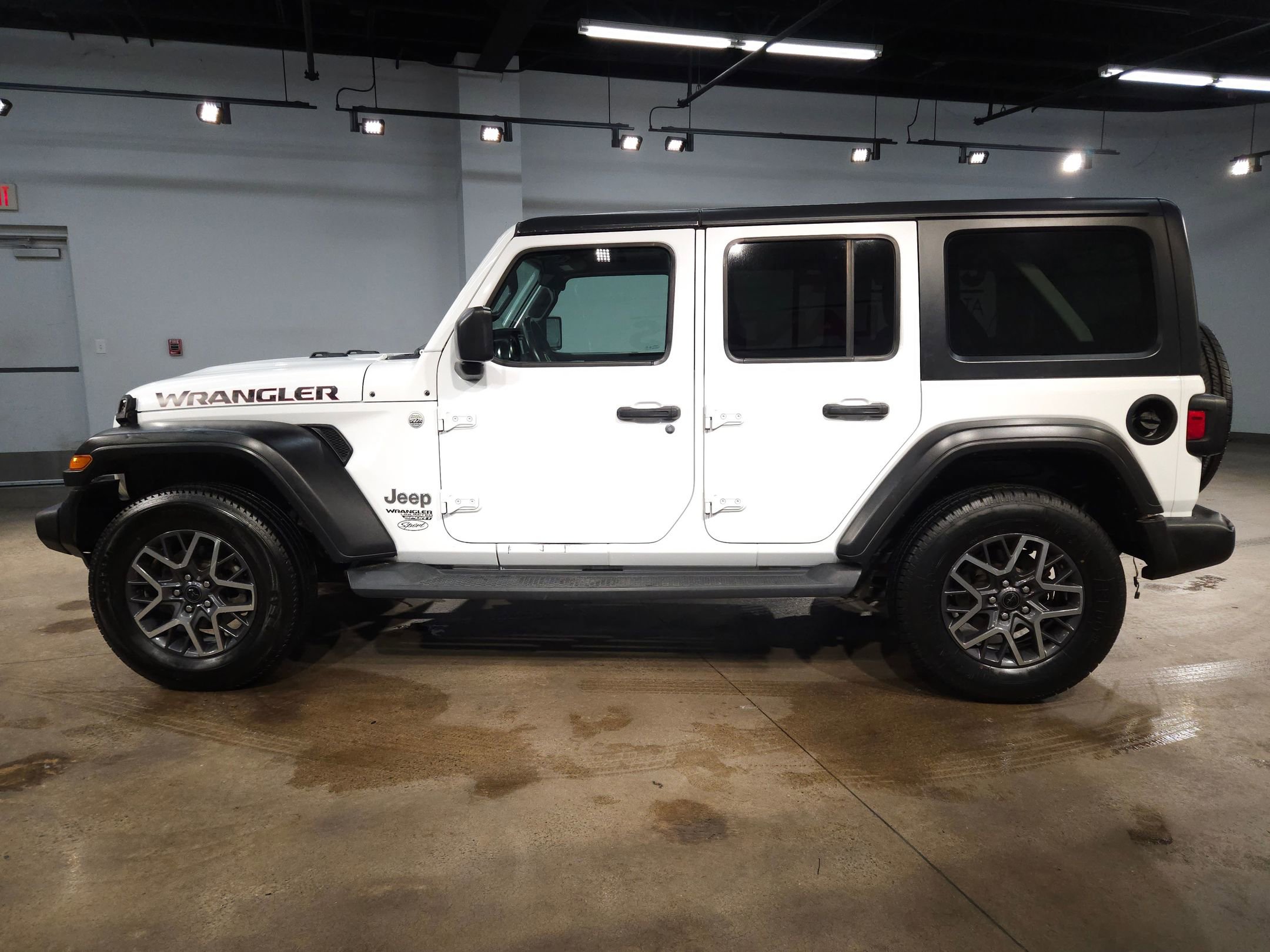 Used 2020 Jeep Wrangler Unlimited Sport S AWD/4WD image 4
