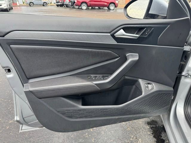 Used 2024 Volkswagen Jetta SE FWD image 15