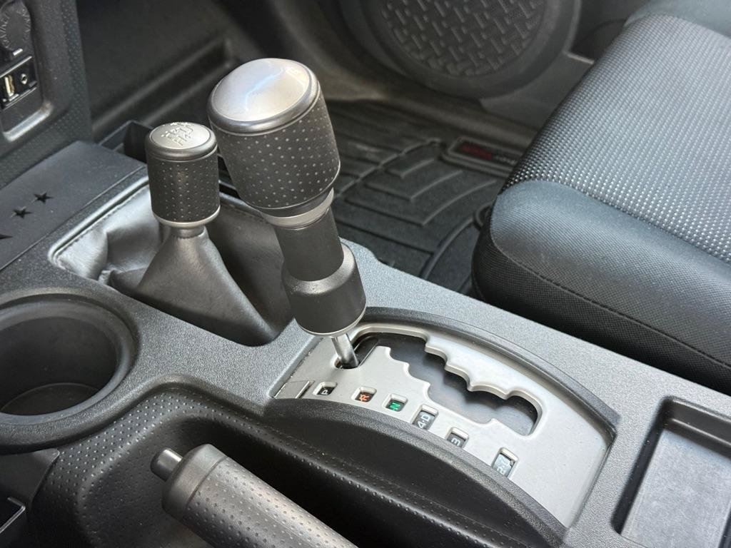 Used 2012 Toyota FJ Cruiser 4WD image 39