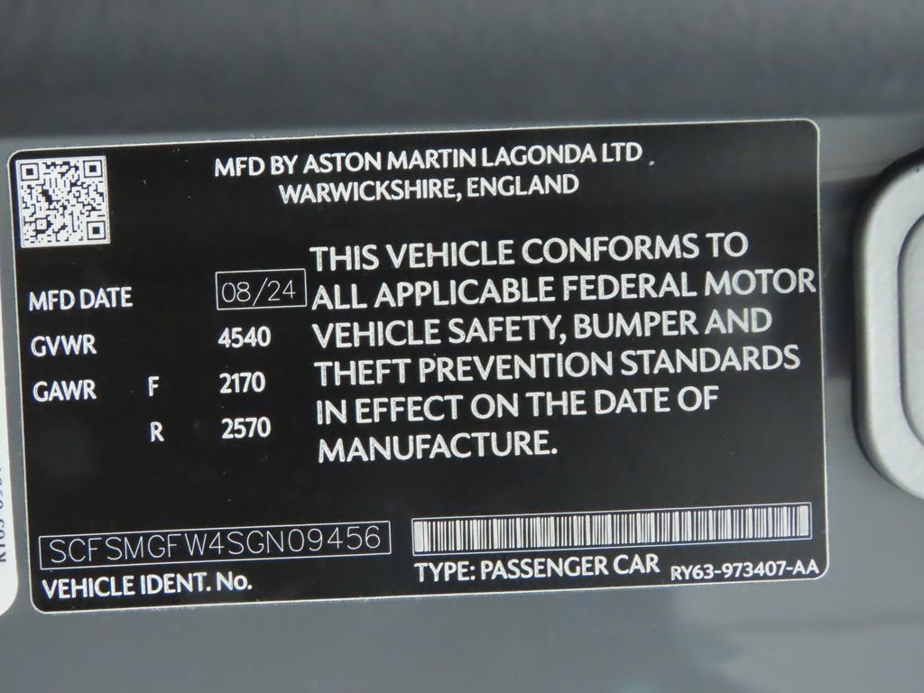 Used 2025 Aston Martin V8 Vantage Coupe image 32