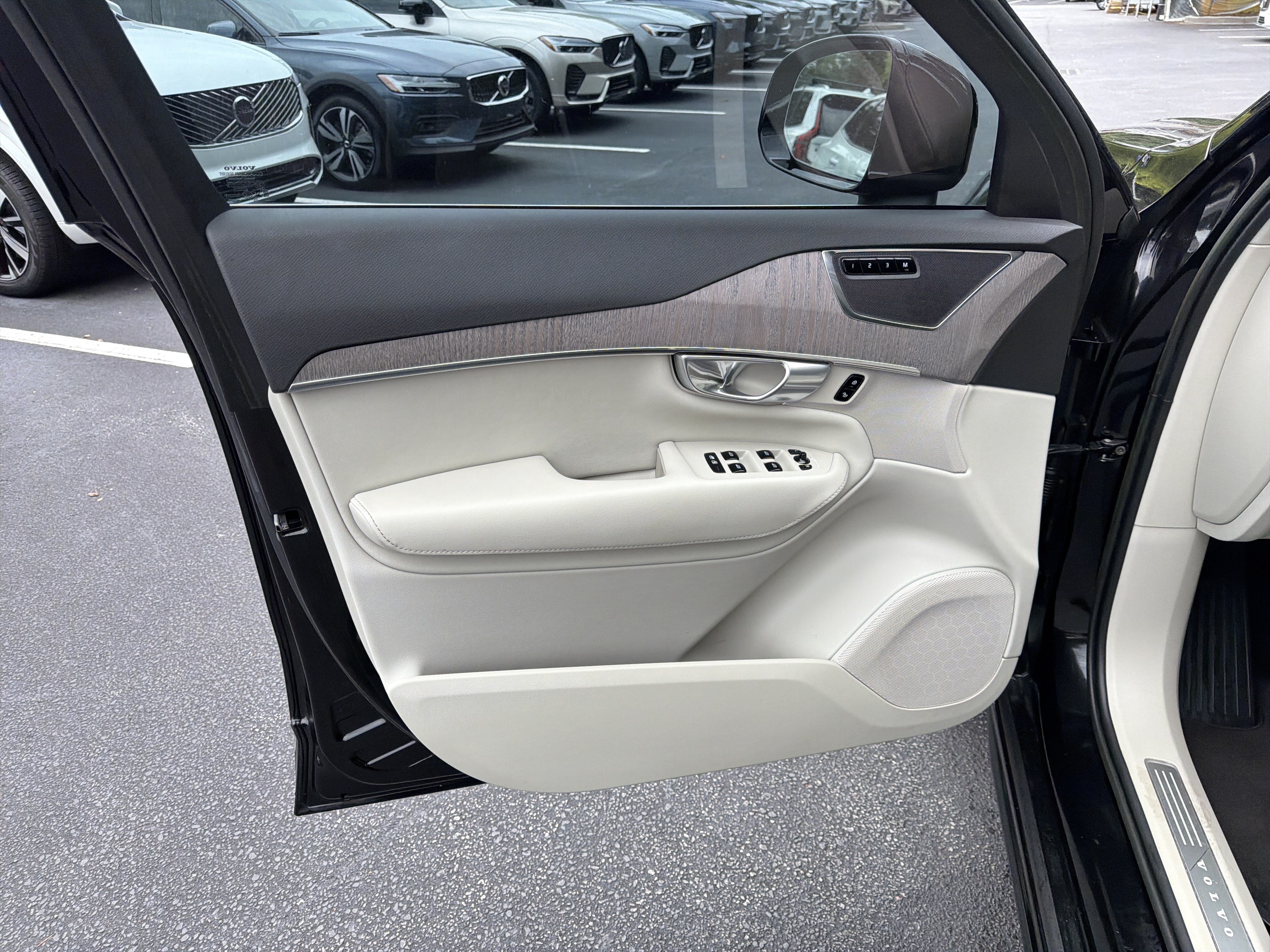 Certified 2023 Volvo XC90 B5 Plus AWD/4WD image 14