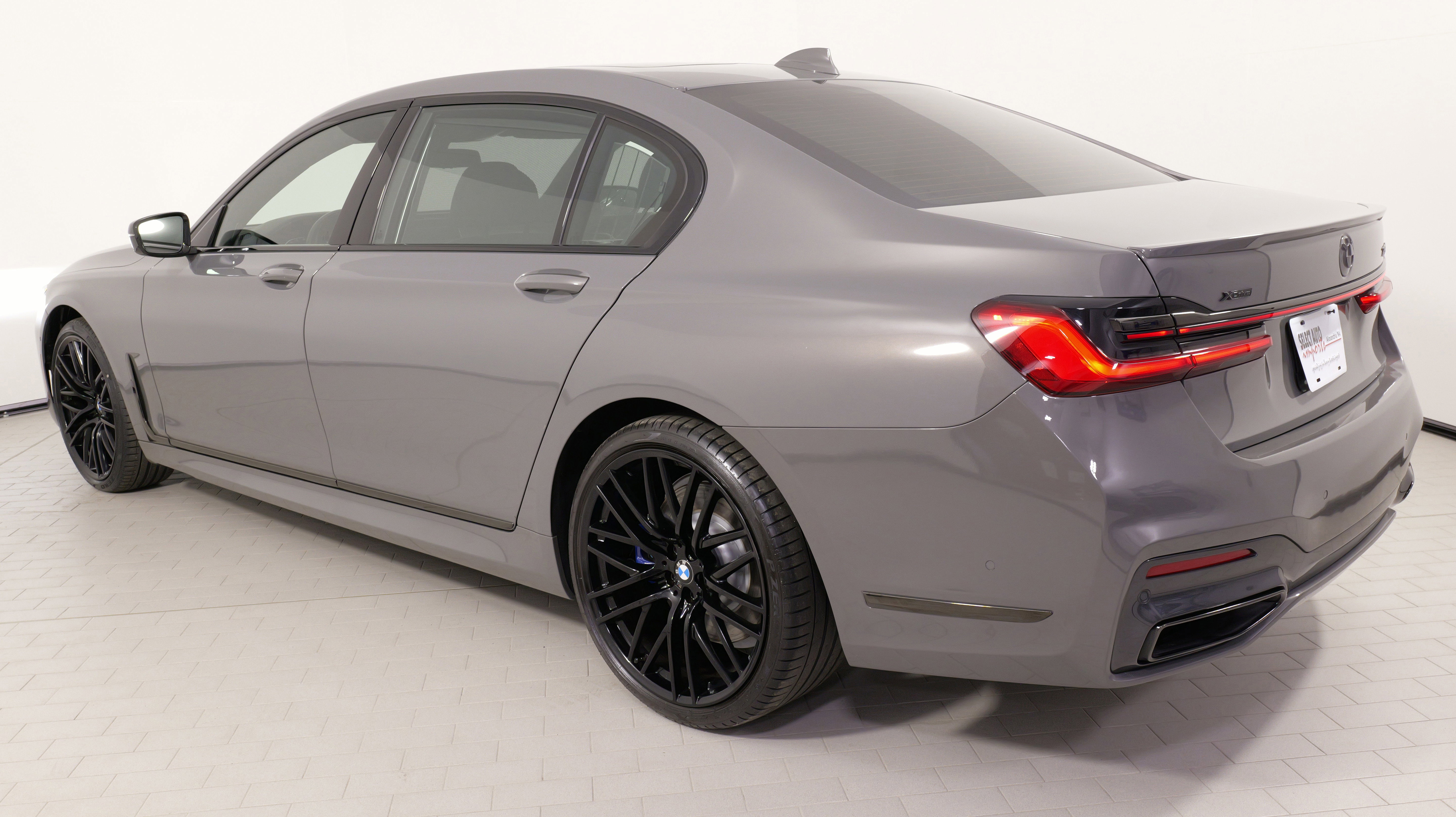 Used 2022 BMW 750i xDrive w/ Executive Package image 15