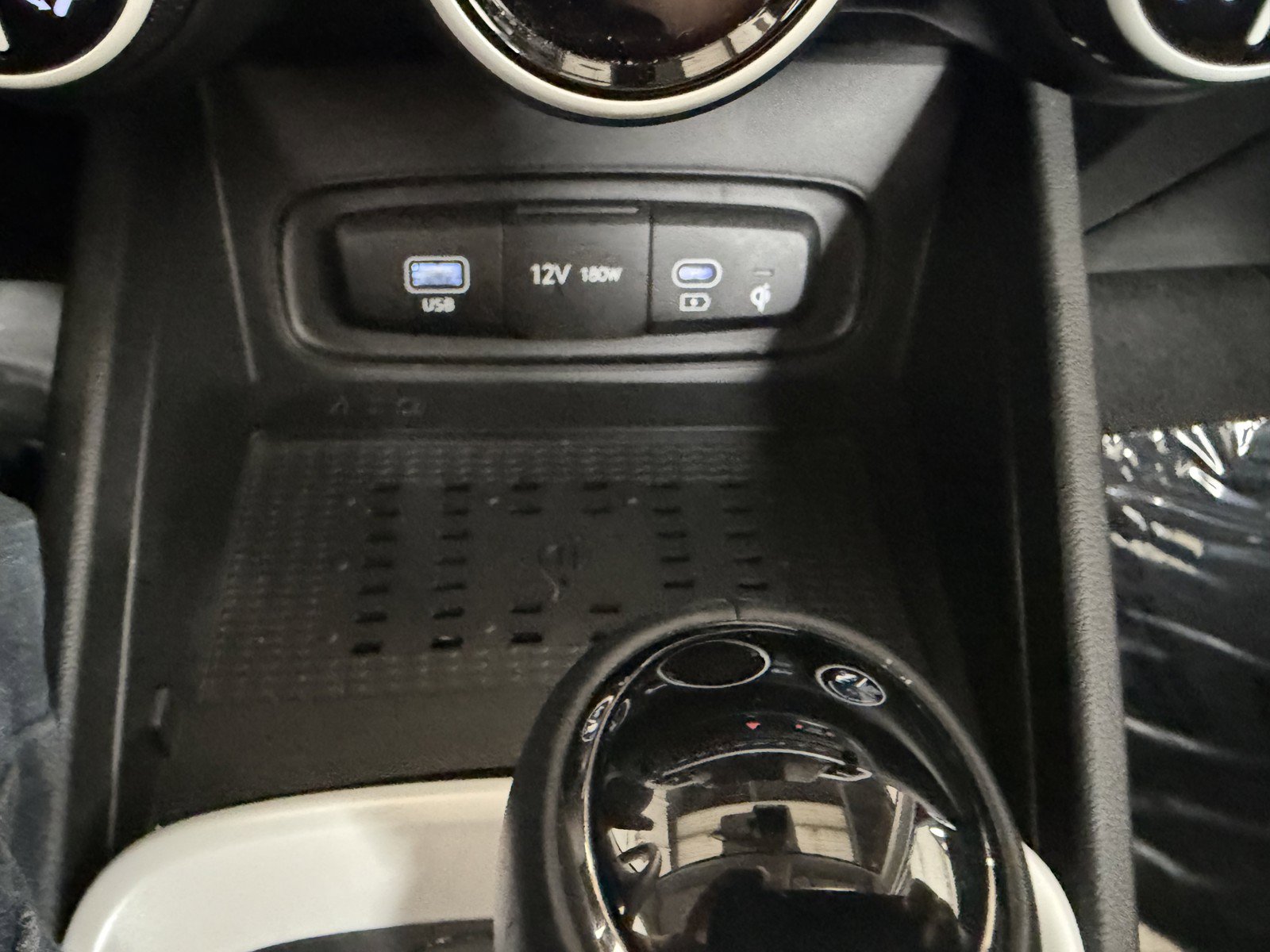 Used 2025 Hyundai Venue Limited FWD image 17