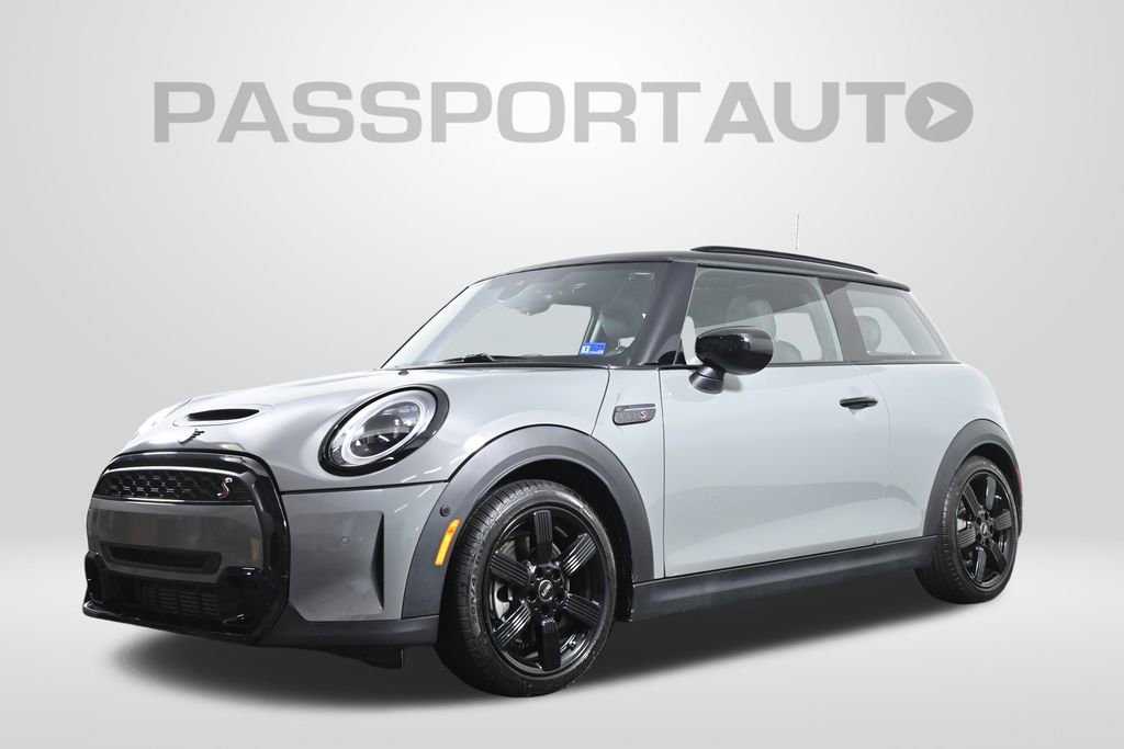 Used 2023 MINI Cooper S w/ Driver Assistance Package image 1