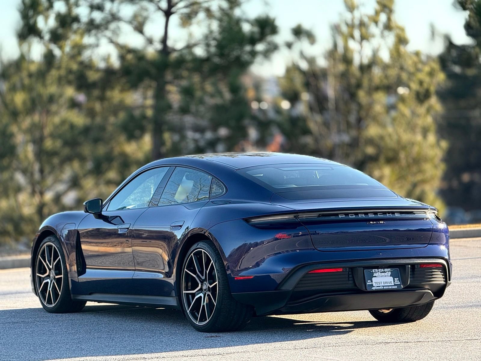 Used 2022 Porsche Taycan Base image 9