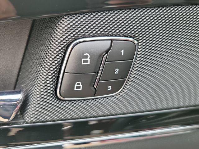 Used 2023 Lincoln Nautilus Reserve AWD/4WD image 11
