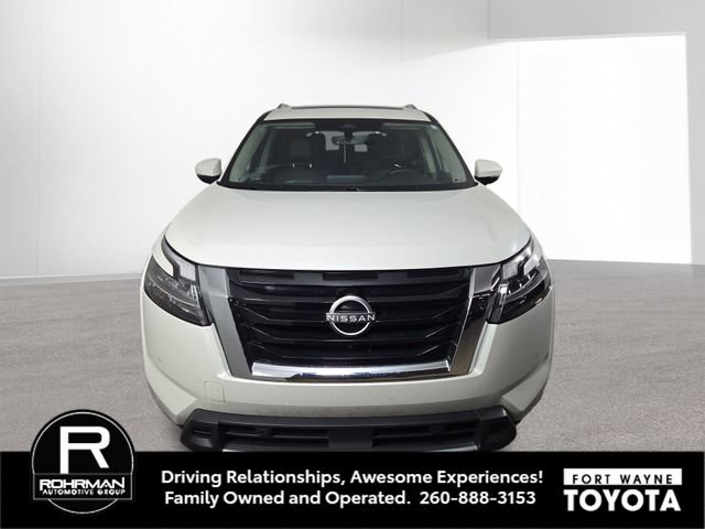 Used 2024 Nissan Pathfinder SL w/ SL Premium Package image 3