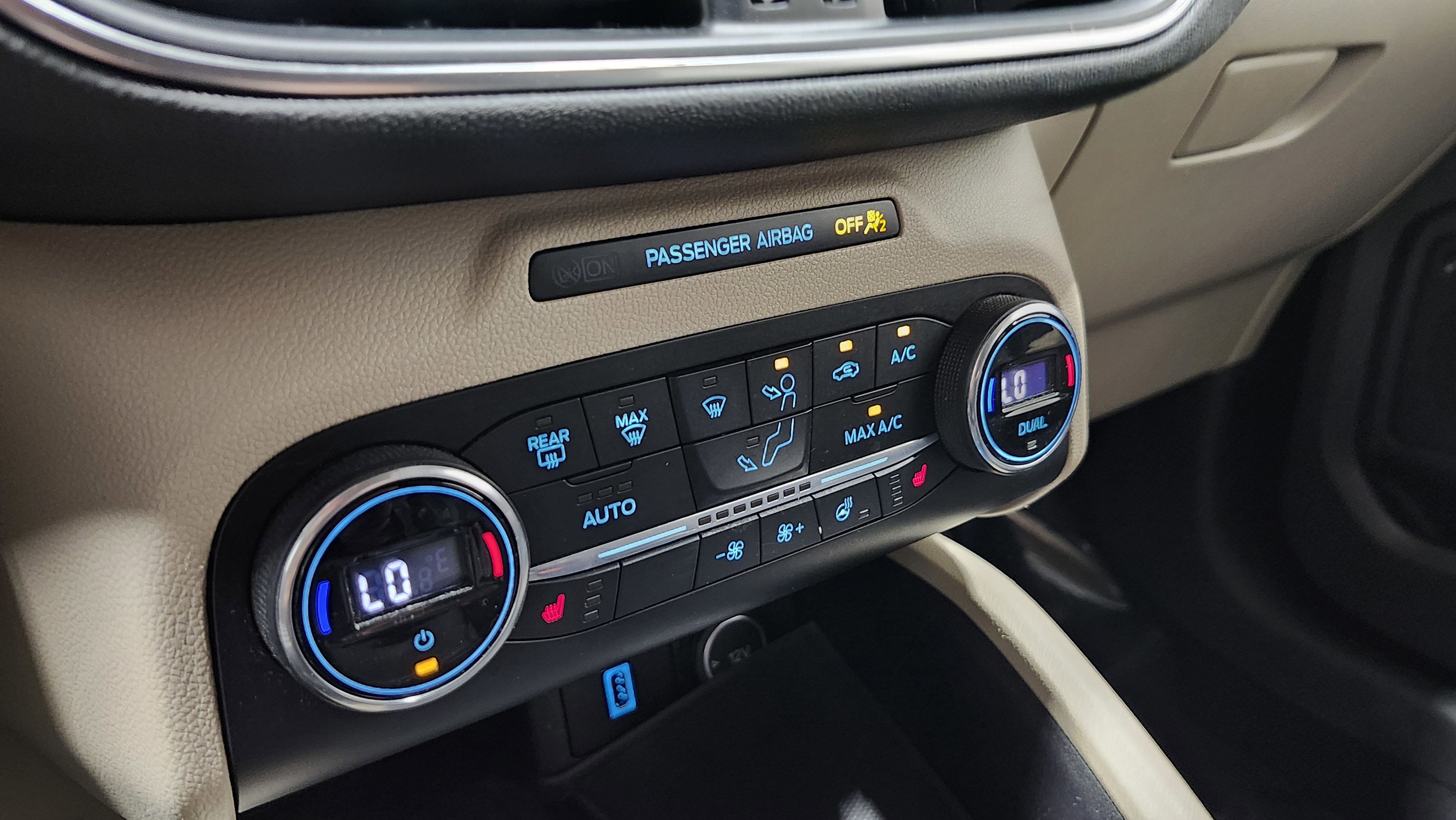 Used 2020 Ford Escape Titanium image 33