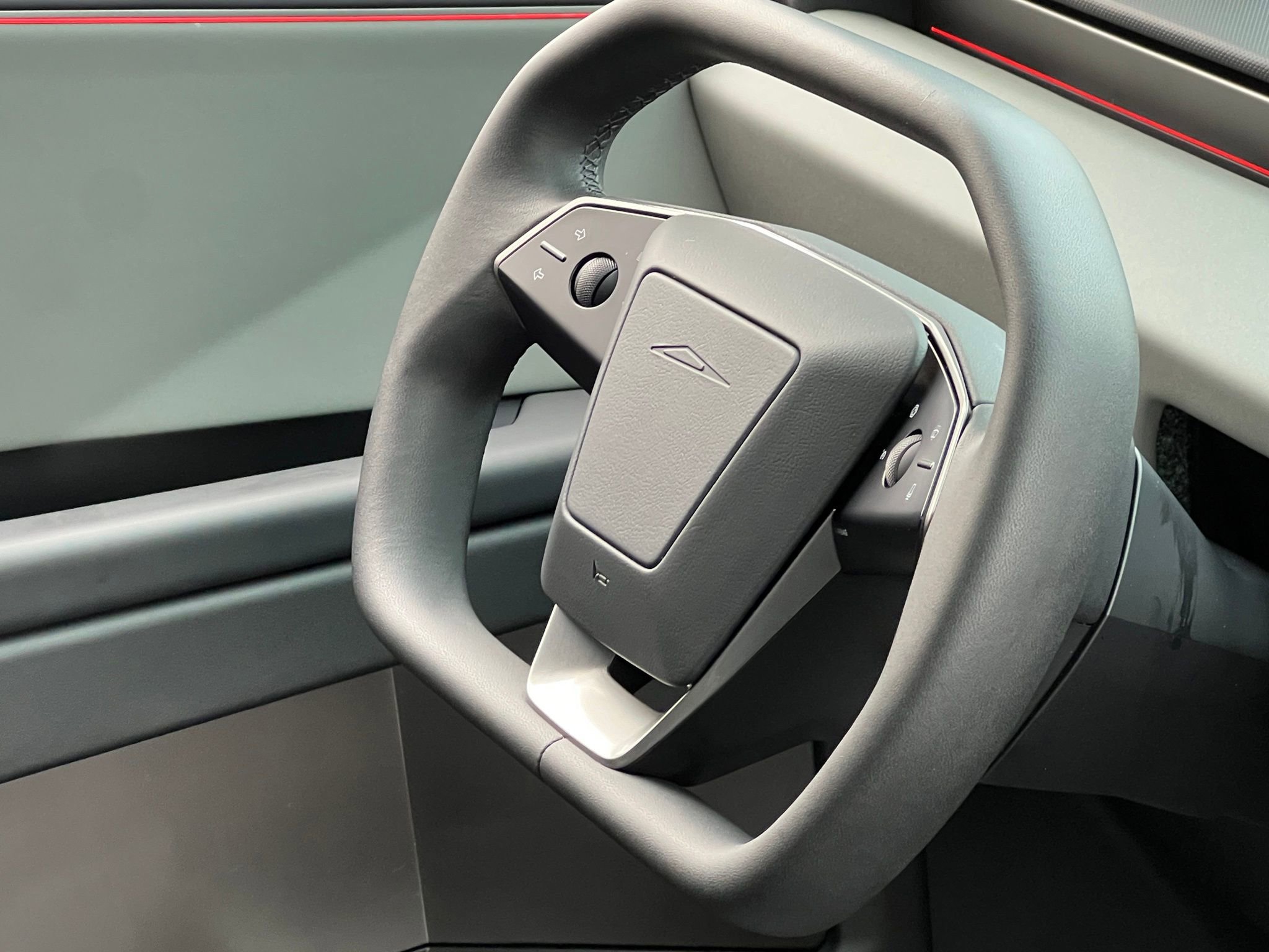 Used 2024 Tesla Cybertruck AWD Crew Cab image 33