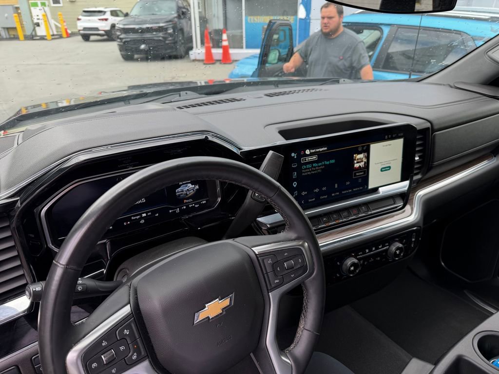 Used 2023 Chevrolet Silverado 1500 LT AWD/4WD image 23