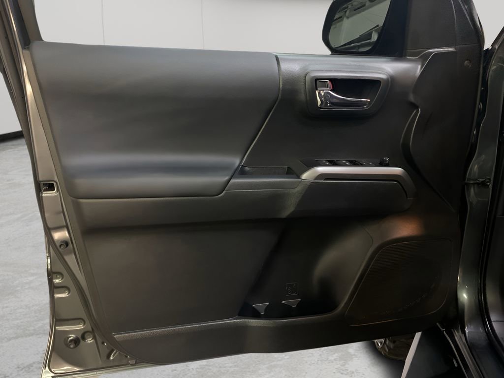 Used 2023 Toyota Tacoma TRD Off-Road image 28