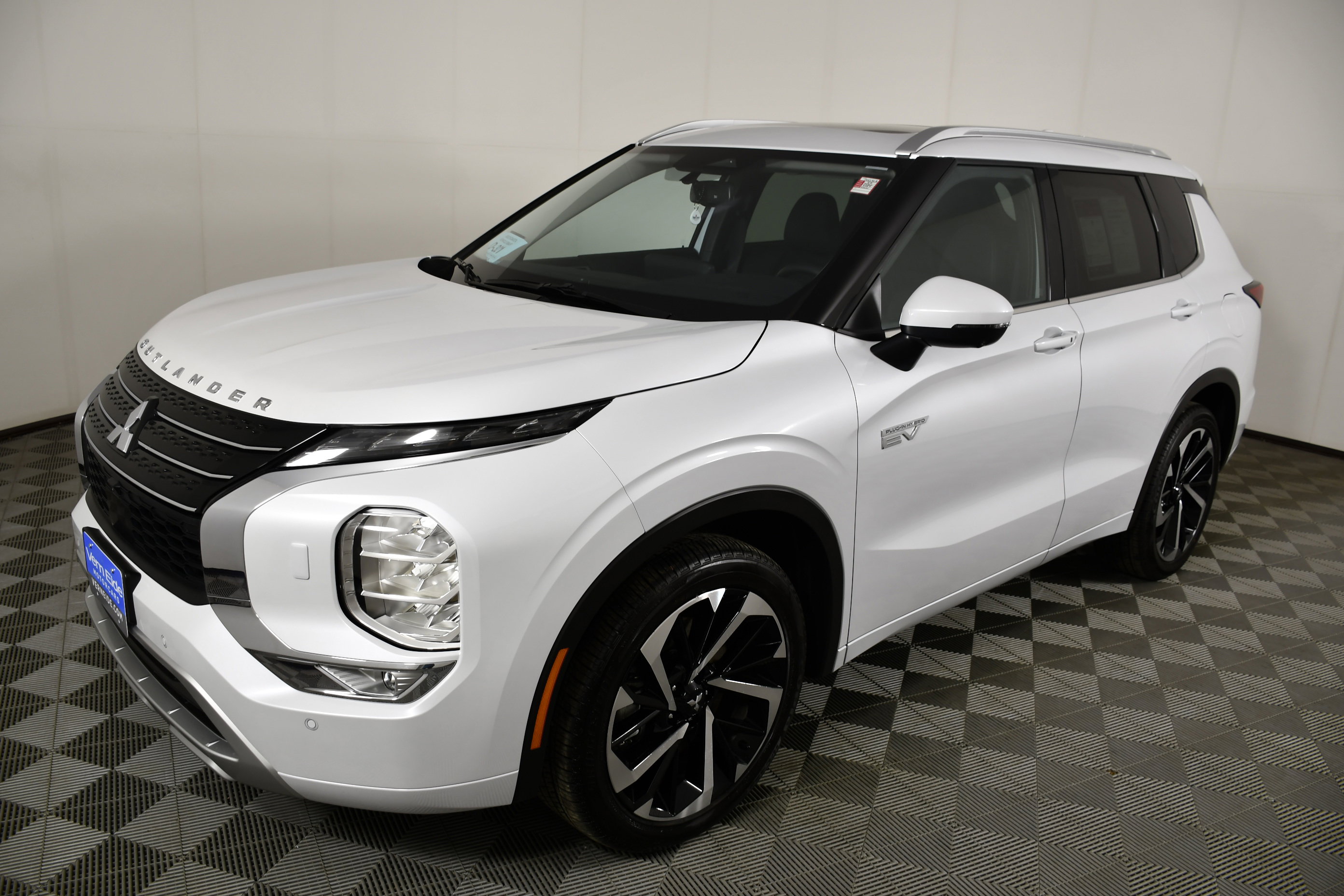 Used 2025 Mitsubishi Outlander SEL image 10