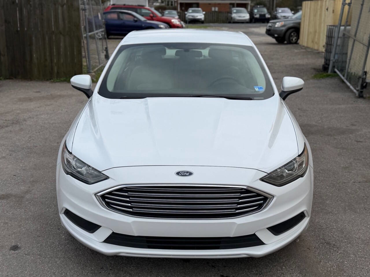 Used 2018 Ford Fusion SE image 2