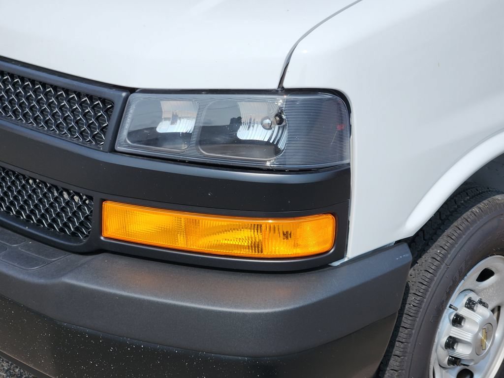 Used 2025 Chevrolet Express 3500 LS RWD image 8