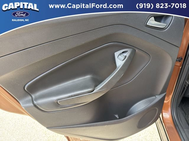 Used 2017 Ford Escape SE w/ SE Sport Appearance Package AWD/4WD image 17