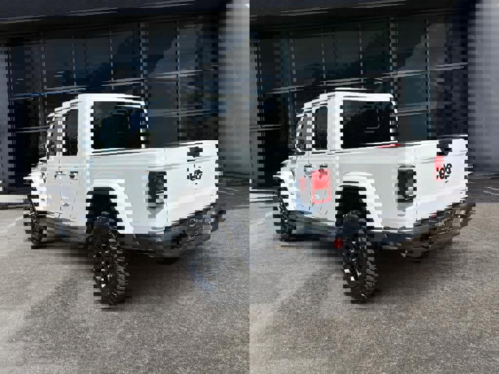 New 2025 Jeep Gladiator Sport image 5