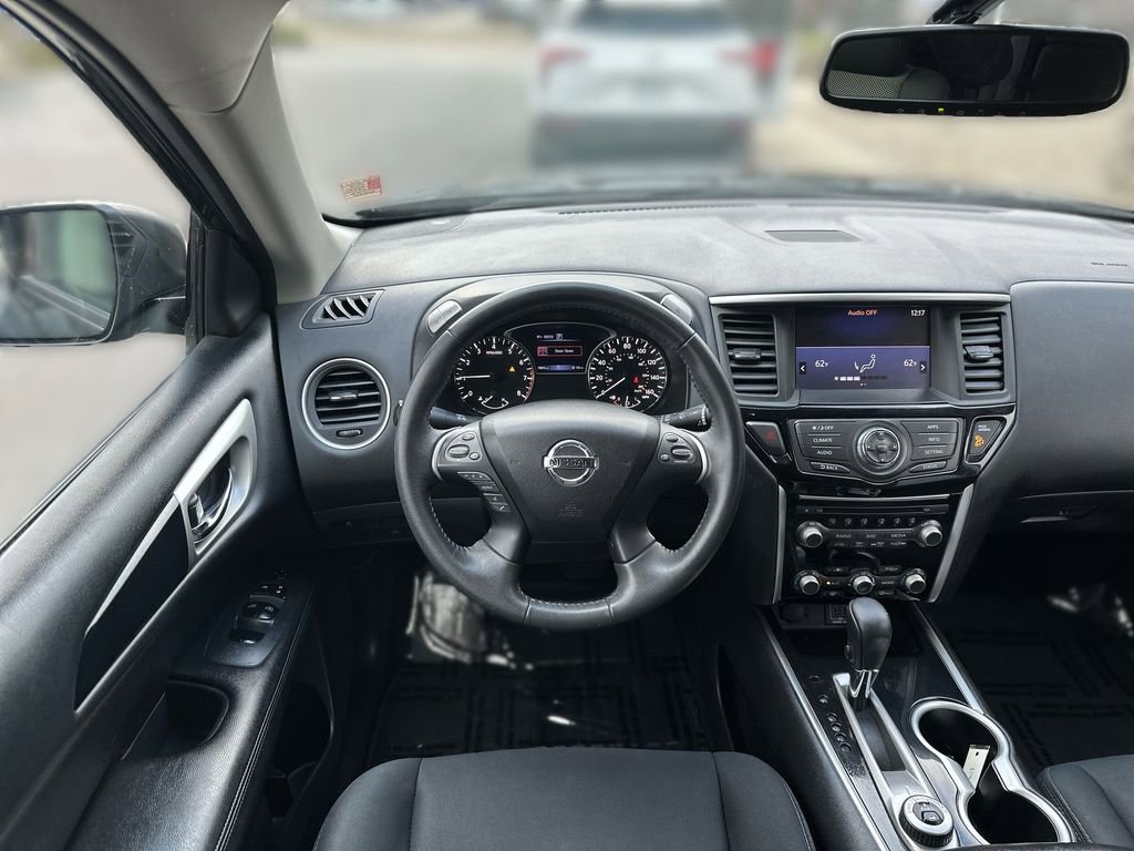 Used 2018 Nissan Pathfinder SV image 11