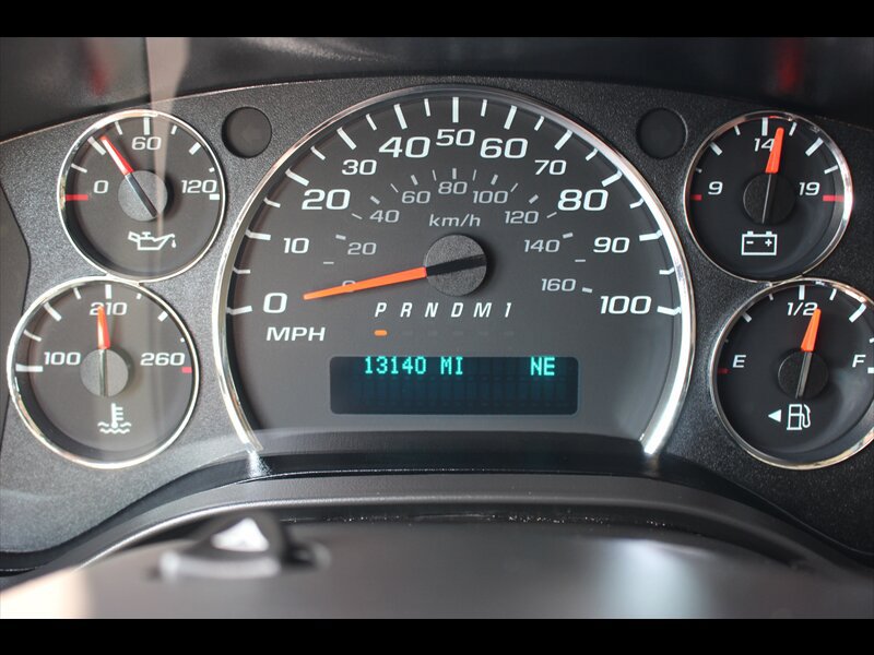 Used 2025 Chevrolet Express 3500 LT w/ LT Preferred Equipment Group RWD image 32