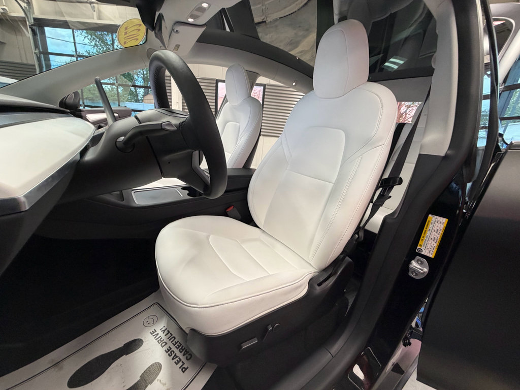Used 2022 Tesla Model Y Long Range image 9