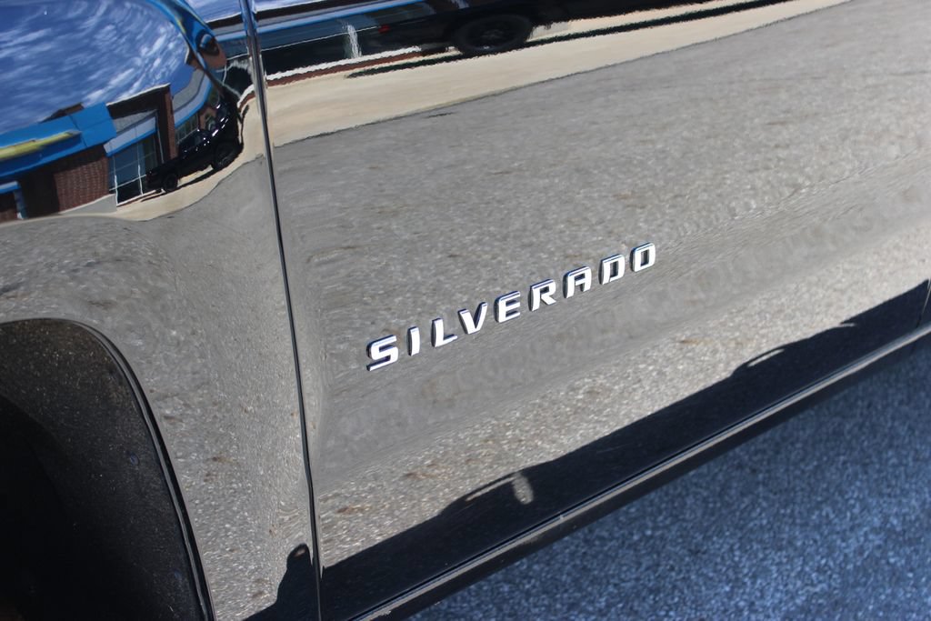 Used 2017 Chevrolet Silverado 1500 Custom w/ Custom Convenience Package AWD/4WD image 9