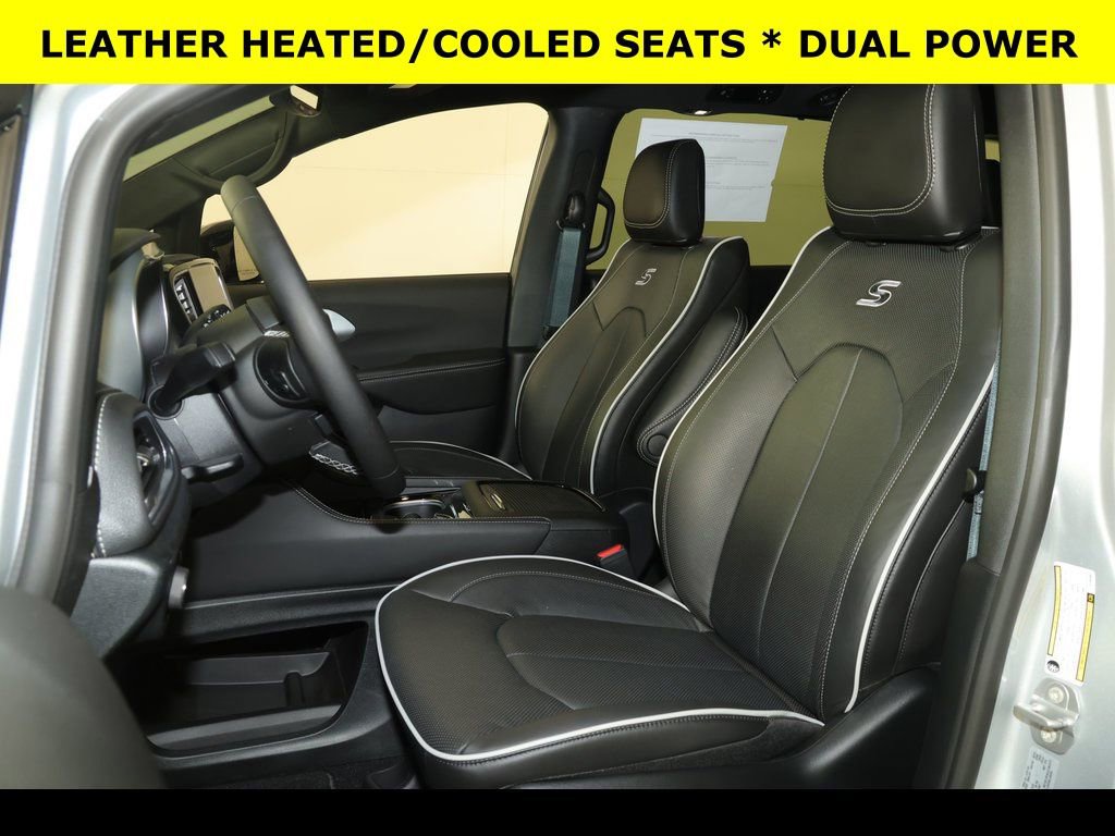 New 2026 Chrysler Pacifica Limited w/ S Appearance Package image 3