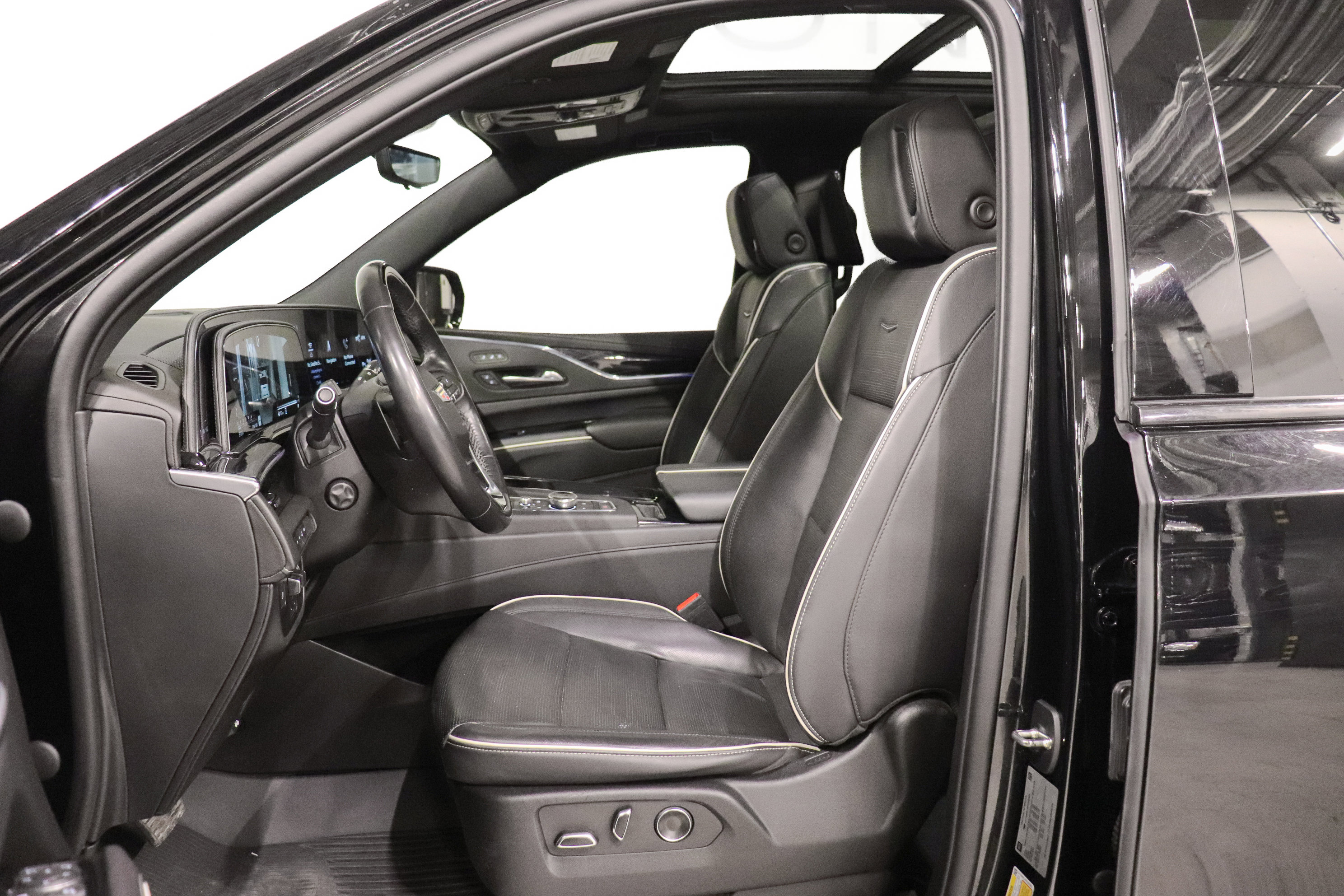 Certified 2023 Cadillac Escalade ESV Sport w/ LPO, ONYX Package image 11