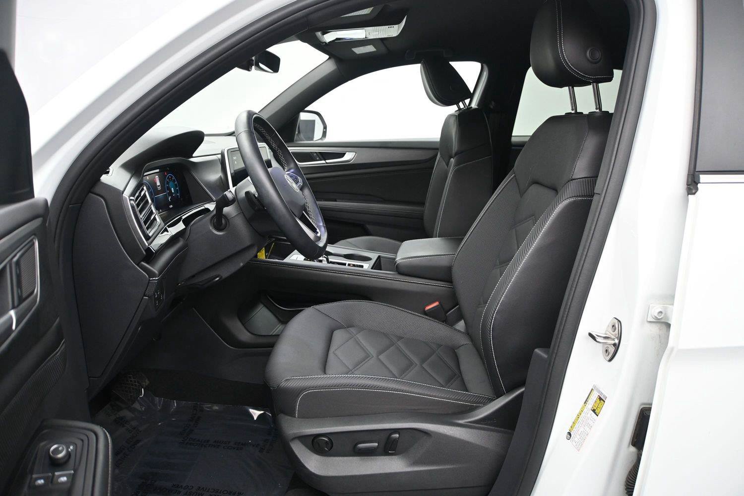 Used 2024 Volkswagen Atlas Cross Sport SE AWD/4WD image 9