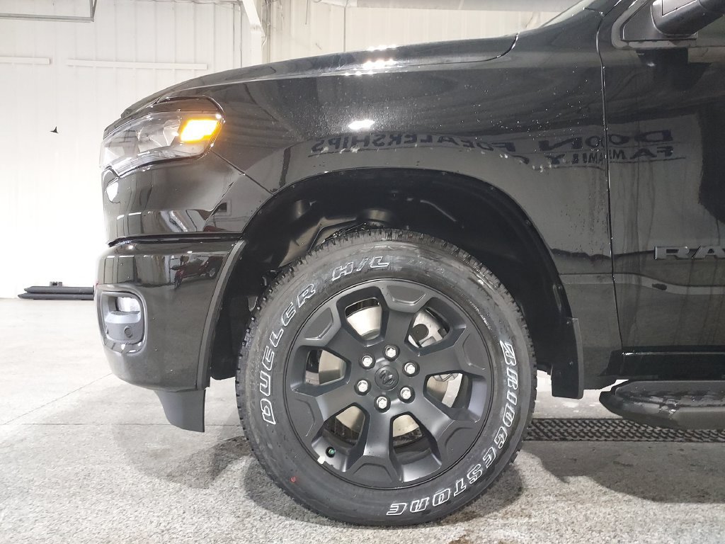 New 2026 RAM 1500 Express AWD/4WD image 17