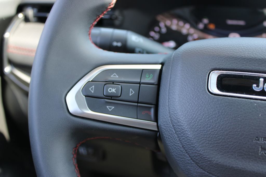 Used 2025 Jeep Compass Trailhawk image 35