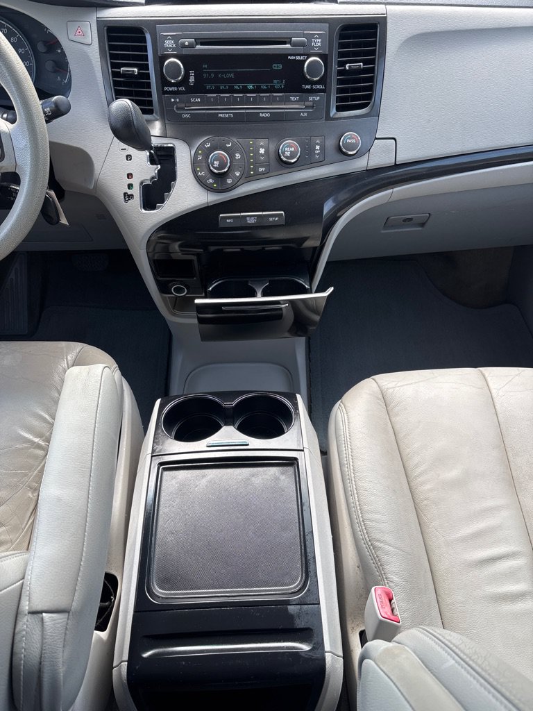 Used 2012 Toyota Sienna LE FWD image 17