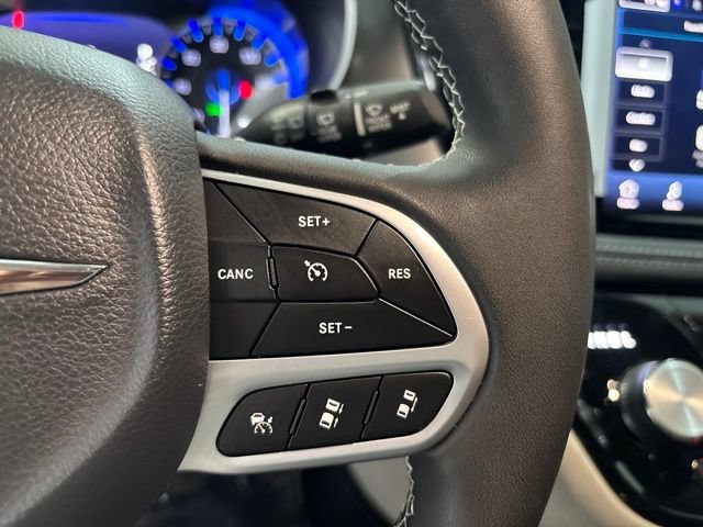 Used 2023 Chrysler Pacifica Touring-L w/ Uconnect Theater Family Group AWD/4WD image 20