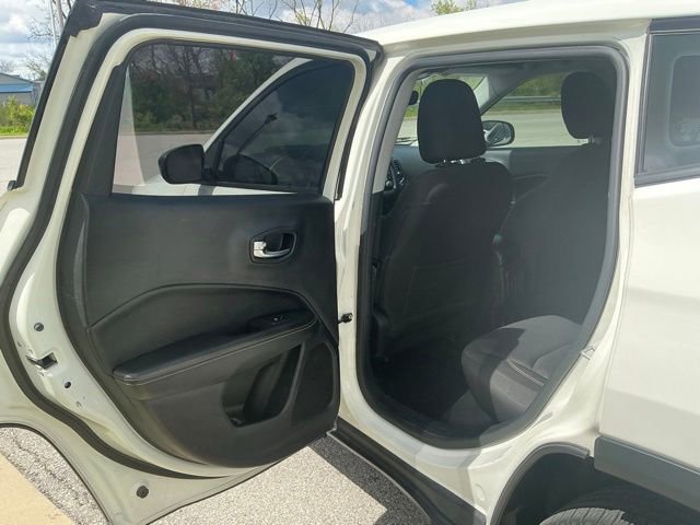 Used 2018 Jeep Compass Sport AWD/4WD image 16